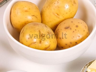 Bulvių apkepas su kopūstais Žingsnis 1