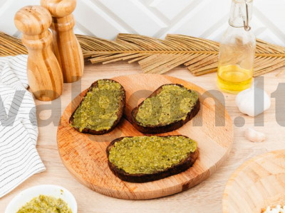 Brusketos su juoda duona ir pesto receptas Žingsnis 6