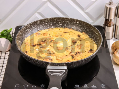 Omletas su grybais ir grietinėle Žingsnis 6