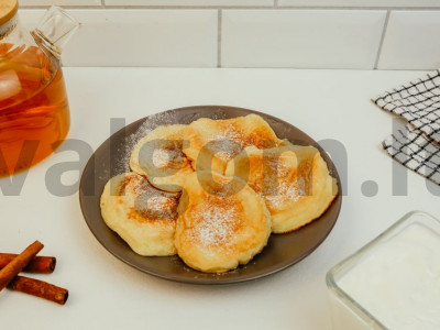 Grietinės blyneliai pagrindine nuotrauka