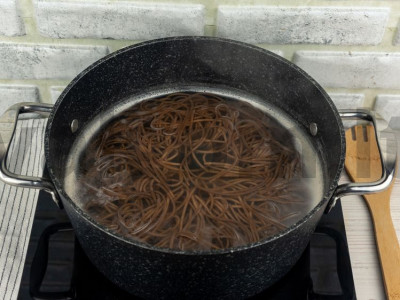 Krevečių soba makaronai Žingsnis 4