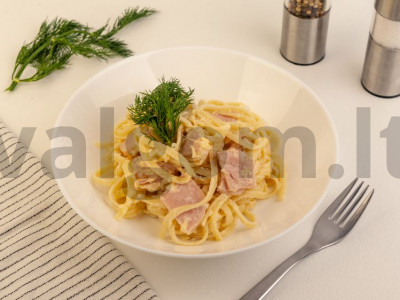 Carbonara su kumpiu ir grietinėle pagrindine nuotrauka