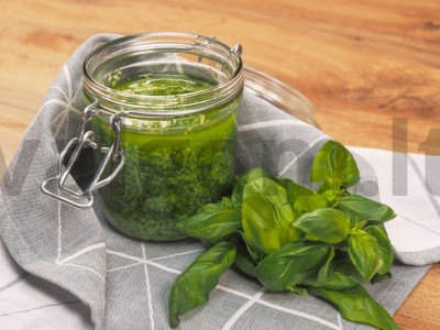 Pesto padažas žiemai pagrindine nuotrauka