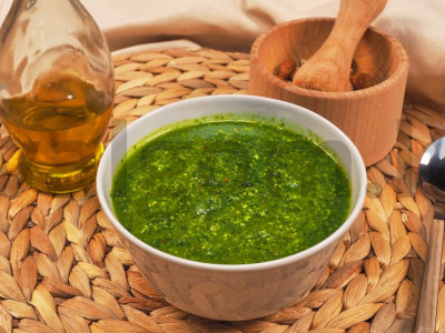 Itališkas pesto padažas pagrindine nuotrauka