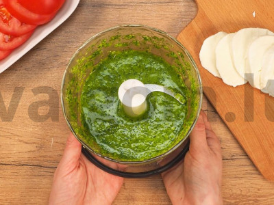 Pomidorai su pesto padažu Žingsnis 1