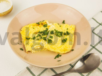 Omletas su pienu pagrindine nuotrauka