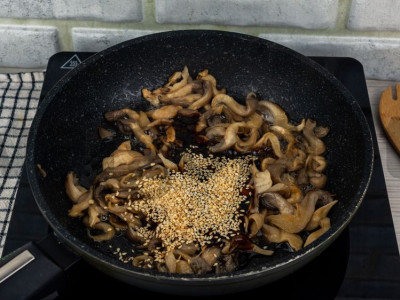 Grikių makaronai su austrių grybais ir teriyaki Žingsnis 7