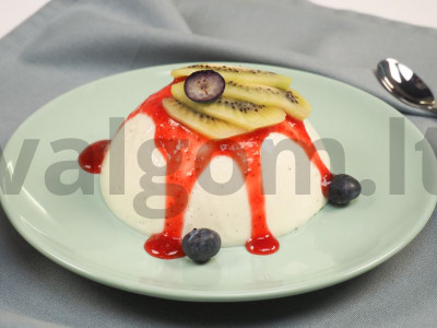 Panna cotta namuose pagrindine nuotrauka