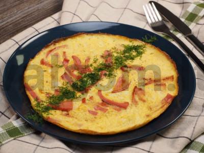 Omletas su dešra pagrindine nuotrauka