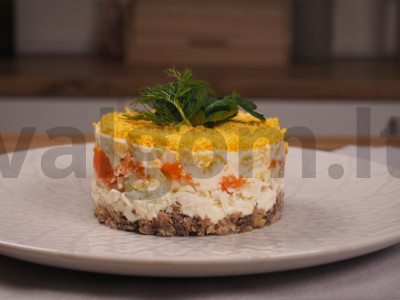 "Mimosa" salotos su sviestu pagrindine nuotrauka