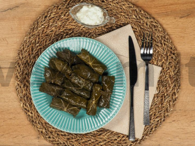 Dolma vynuogių lapuose pagrindine nuotrauka