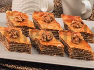 Baklava su graikiniais riešutais pagrindine nuotrauka