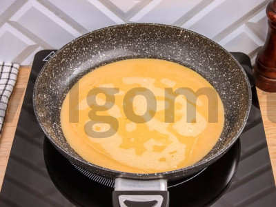 Omletas su pomidorais ir grietinėle Žingsnis 3