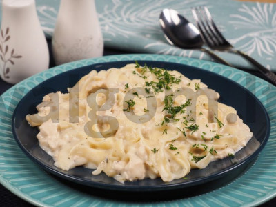 Fettuccini su malta mėsa pagrindine nuotrauka