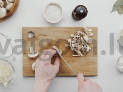 Jautienos stroganovas su grybais ir grietinėle Žingsnis 2