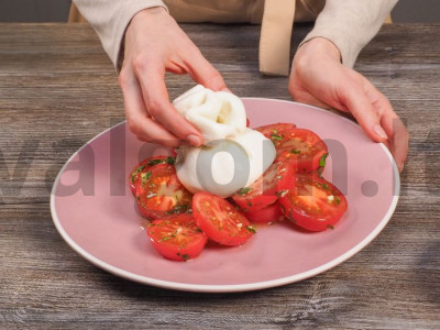 Burrata su pomidorais Žingsnis 1