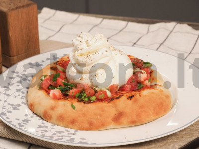 Focaccia su burrata ir pomidorais "Rožinis rojus" pagrindine nuotrauka