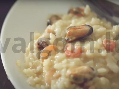 Risotto su midijomis ir kokteilinėmis krevetėmis pagrindine nuotrauka