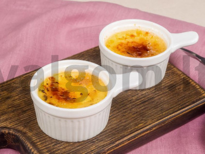 Crème brûlée desertas pagrindine nuotrauka