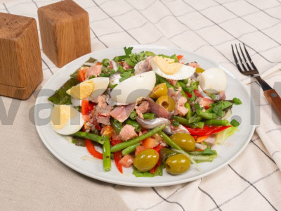 "Nicoise" salotos su ančiuviais. pagrindine nuotrauka