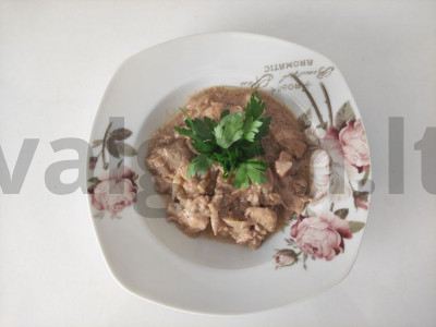 Jautienos stroganovas su vištienos krūtinėle pagrindine nuotrauka