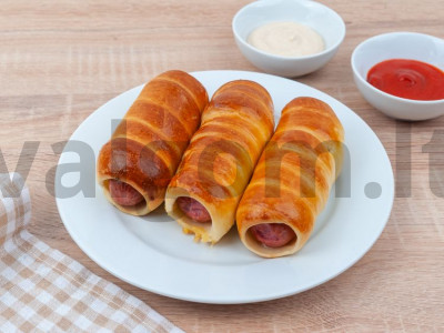 Dešrelės mielinėje tešloje pagrindine nuotrauka