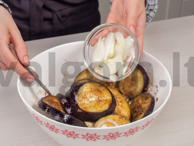 Marinuoti baklažanai kepimui ant grotelių Žingsnis 2