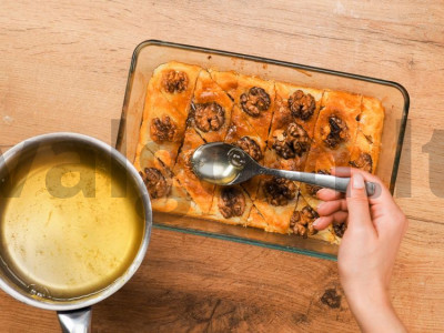 Sluoksniuotos tešlos baklava Žingsnis 3