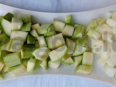 Pikantiškos cukinijos ant wok Žingsnis 2