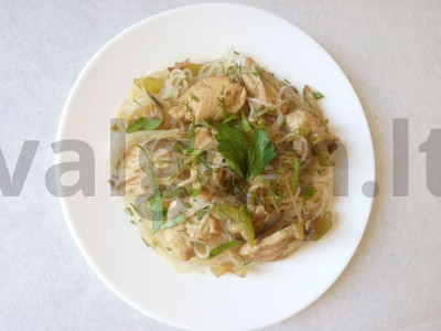 Klasikinis wok su naminiais ryžių makaronais pagrindine nuotrauka