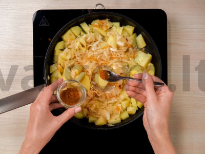 Bulvės su raugintais kopūstais Žingsnis 2