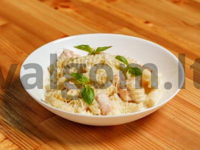 Fusilli makaronai su lašiša grietinėlės padaže pagrindine nuotrauka