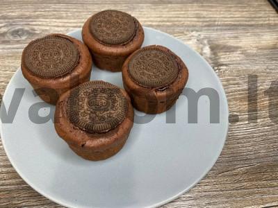 Šokoladiniai keksiukai su "Oreo pagrindine nuotrauka