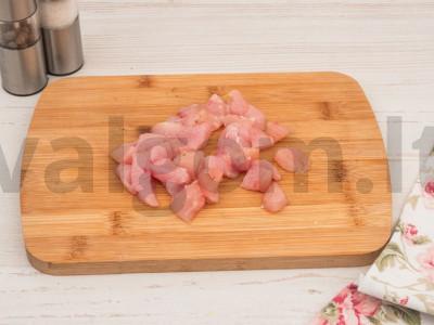 Sluoksniuotas pyragas su vištiena ir grybais Žingsnis 1