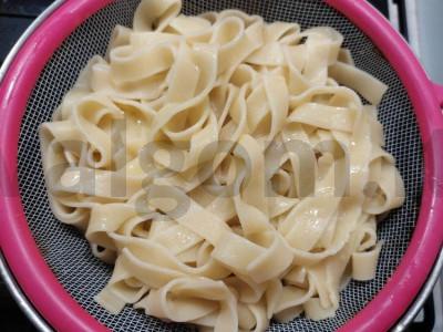 Švelnus kumpis su fettuccini makaronais Žingsnis 1