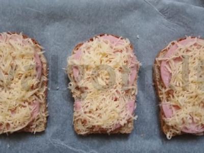 Gausus klasikinis "Croque-monsieur" sumuštinis. Žingsnis 1