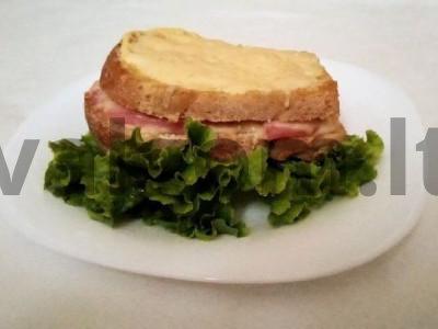 Gausus klasikinis "Croque-monsieur" sumuštinis. pagrindine nuotrauka