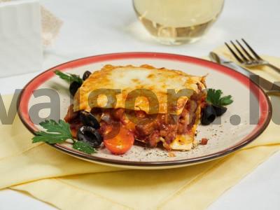 Lazanija su pomidorų pasta pagrindine nuotrauka