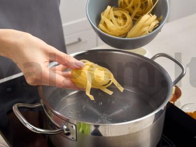 Tagliatelle makaronai su žuvimi Žingsnis 1