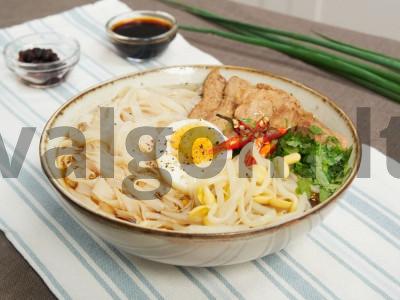 Ramen su sojų padažu pagrindine nuotrauka