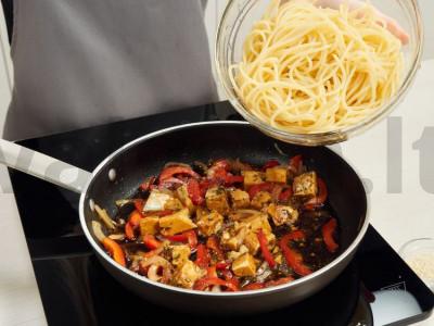 Spagečiai su tofu sūriu ir daržovėmis Žingsnis 3