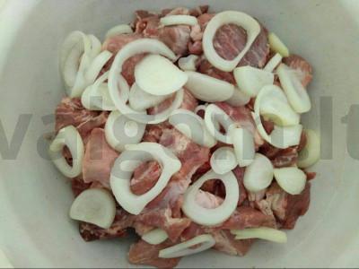Originalus kiaulienos kebabas putojančiame marinate Žingsnis 2