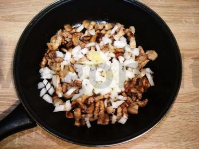 Gausūs lašiniai su makaronais Žingsnis 1
