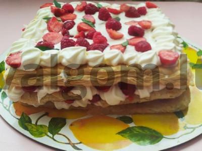 Kvapnus millefeuille su sluoksniuota tešla pagrindine nuotrauka