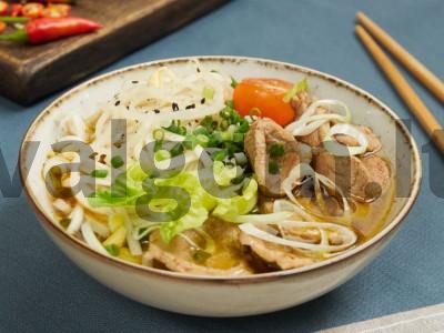 Ramen su sultiniu pagrindine nuotrauka