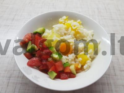 Lengvi ir sveiki ryžiai su daržovėmis pagrindine nuotrauka