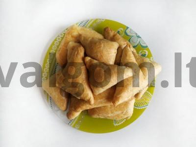 Trapi samosa su kiauliena pagrindine nuotrauka