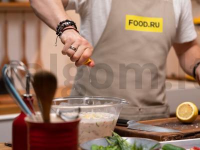 Agurkų sriuba su kalakutiena, jogurtu, mėtomis ir aitriosiomis paprikomis Žingsnis 8