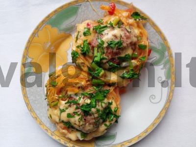 Spagečiai su malta kiauliena ir daržovėmis pagrindine nuotrauka