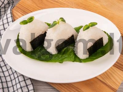 Sveiki onigiri su krevetėmis pagrindine nuotrauka
